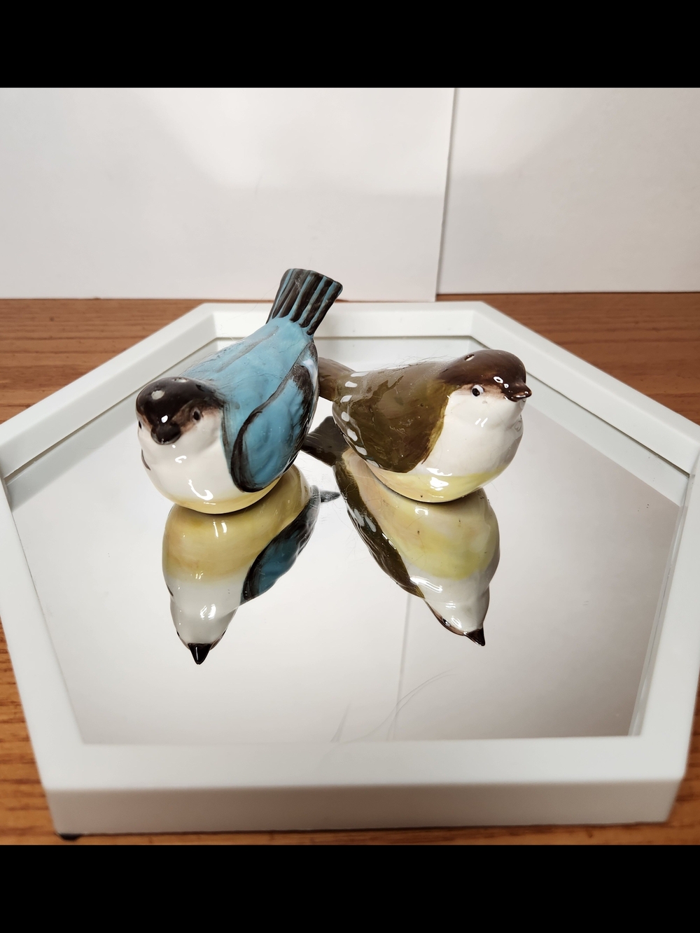 Bird salt and pepper shakers .